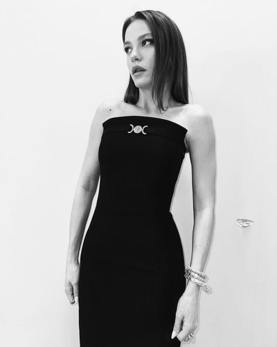 Serenay Sarıkaya seksi ifşa fotoğrafı 285