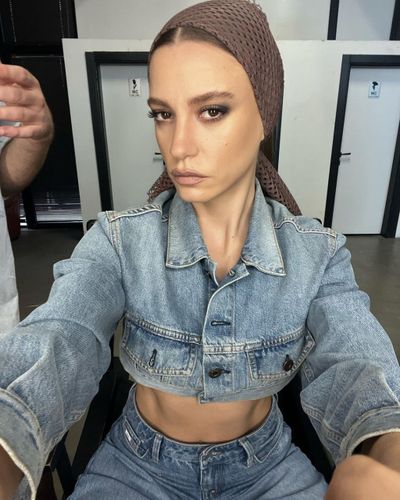 Serenay Sarıkaya seksi ifşa fotoğrafı 334