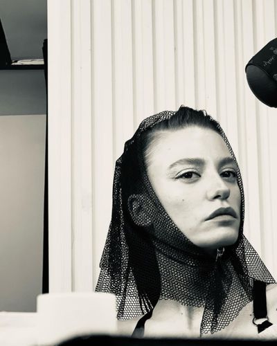 Serenay Sarıkaya seksi ifşa fotoğrafı 338