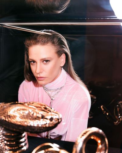 Serenay Sarıkaya seksi ifşa fotoğrafı 393