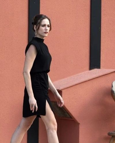 Serenay Sarıkaya seksi ifşa fotoğrafı 408