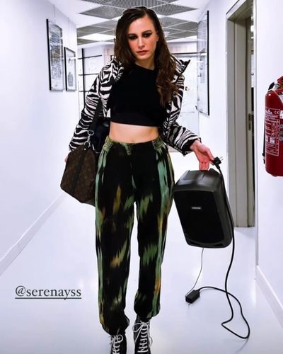 Serenay Sarıkaya seksi ifşa fotoğrafı 428