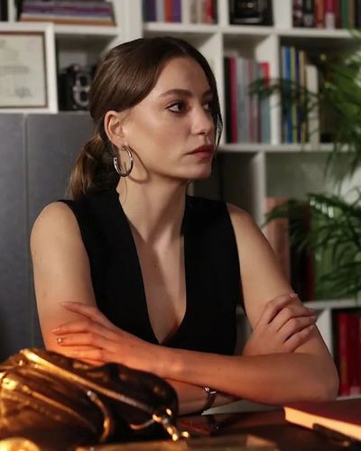 Serenay Sarıkaya seksi ifşa fotoğrafı 445