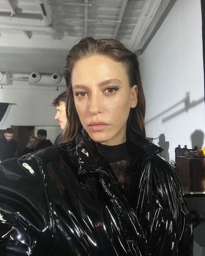 Serenay Sarıkaya seksi ifşa fotoğrafı 481