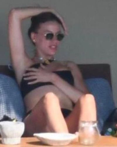 Serenay Sarıkaya seksi ifşa fotoğrafı 490