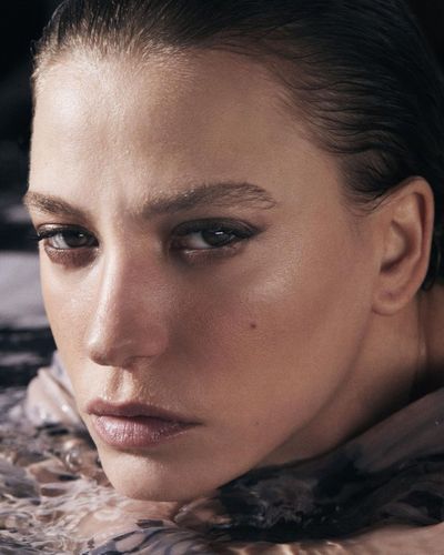 Serenay Sarıkaya seksi ifşa fotoğrafı 491