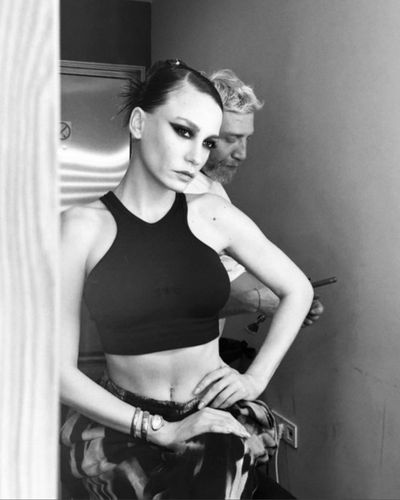 Serenay Sarıkaya seksi ifşa fotoğrafı 492