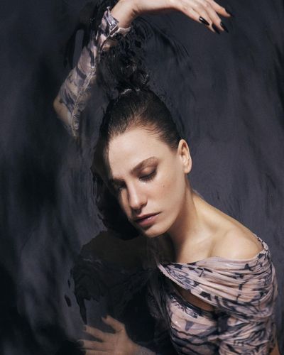Serenay Sarıkaya seksi ifşa fotoğrafı 500