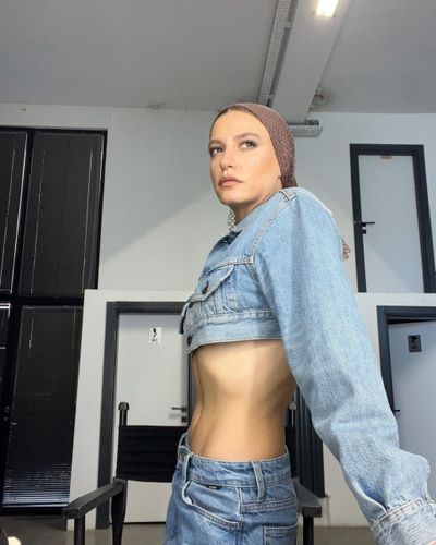 Serenay Sarıkaya seksi ifşa fotoğrafı 510
