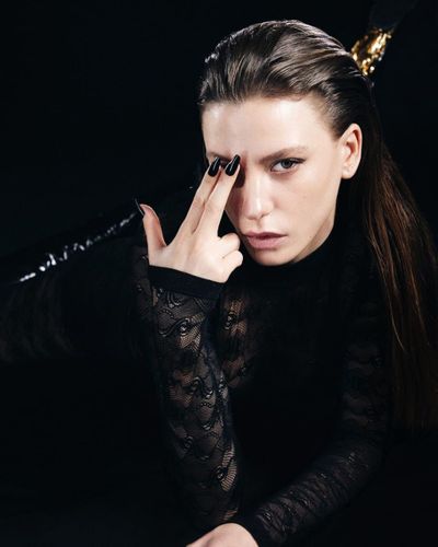 Serenay Sarıkaya seksi ifşa fotoğrafı 520