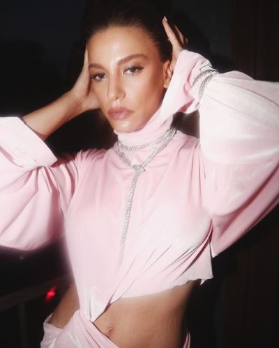 Serenay Sarıkaya seksi ifşa fotoğrafı 546