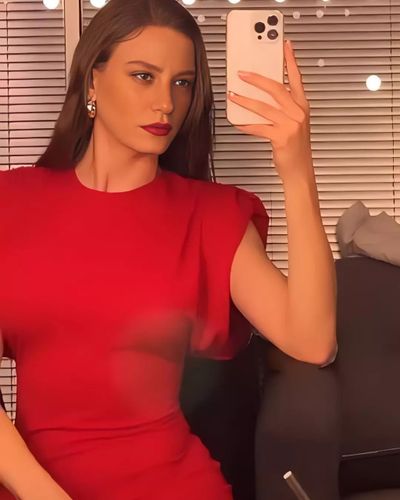 Serenay Sarıkaya seksi ifşa fotoğrafı 555