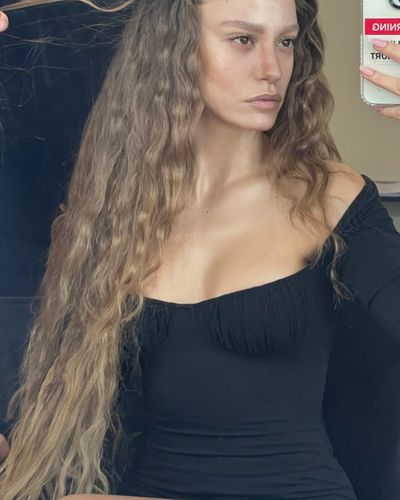 Serenay Sarıkaya seksi ifşa fotoğrafı 574