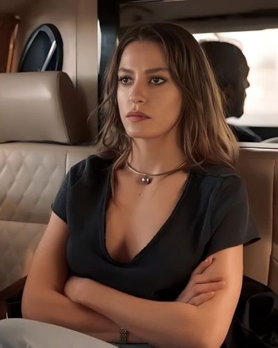 Serenay Sarıkaya seksi ifşa fotoğrafı 582