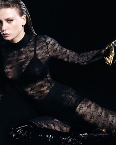 Serenay Sarıkaya seksi ifşa fotoğrafı 590