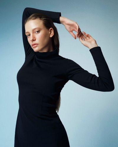 Serenay Sarıkaya seksi ifşa fotoğrafı 612