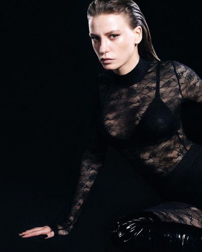 Serenay Sarıkaya seksi ifşa fotoğrafı 628