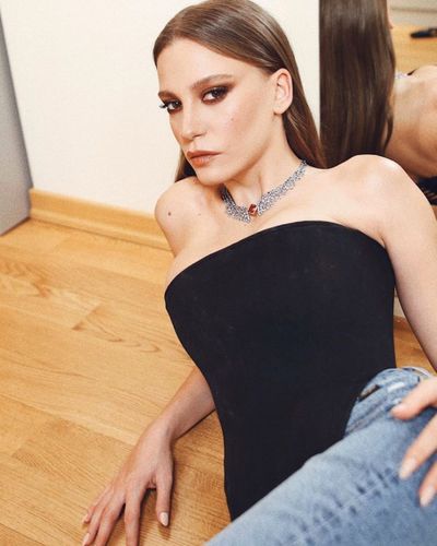 Serenay Sarıkaya seksi ifşa fotoğrafı 647
