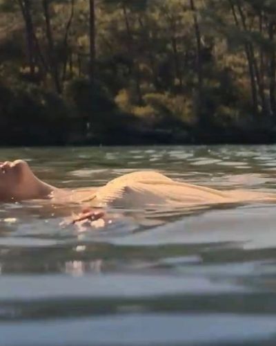 Serenay Sarıkaya seksi ifşa fotoğrafı 653