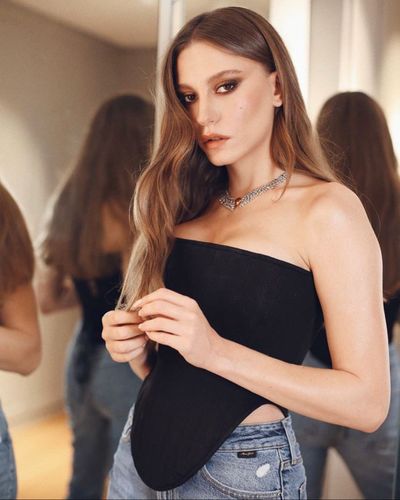 Serenay Sarıkaya seksi ifşa fotoğrafı 665