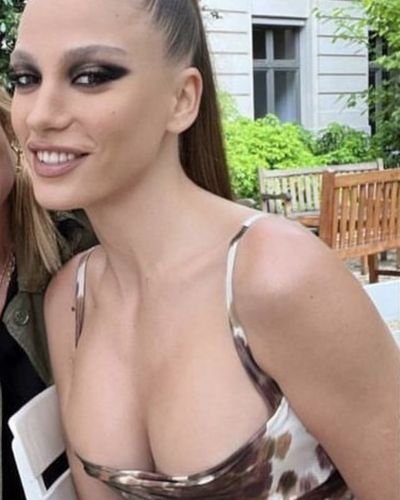 Serenay Sarıkaya seksi ifşa fotoğrafı 671