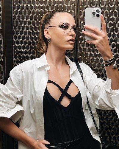 Serenay Sarıkaya seksi ifşa fotoğrafı 697