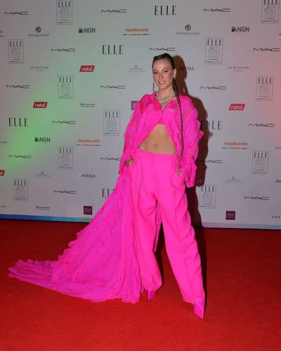 Serenay Sarıkaya seksi ifşa fotoğrafı 730