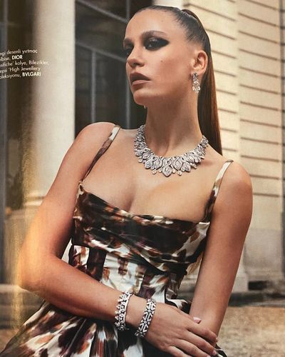 Serenay Sarıkaya seksi ifşa fotoğrafı 739