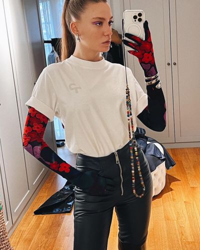 Serenay Sarıkaya seksi ifşa fotoğrafı 798