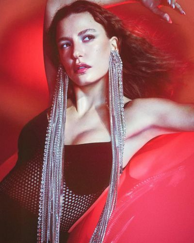Serenay Sarıkaya seksi ifşa fotoğrafı 82