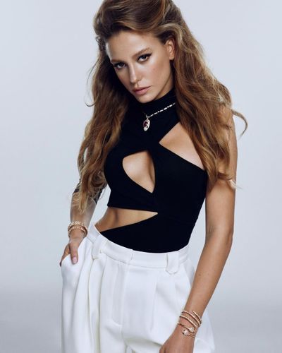 Serenay Sarıkaya seksi ifşa fotoğrafı 885