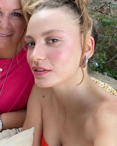 Serenay Sarıkaya seksi ifşa fotoğrafı 929