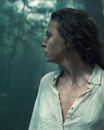 Serenay Sarıkaya seksi ifşa fotoğrafı 51 — Şahmaran (2023)