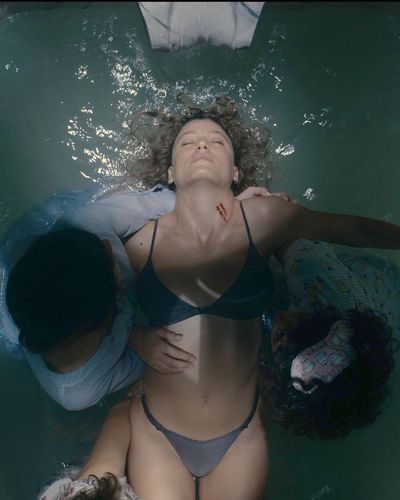 Serenay Sarıkaya seksi ifşa fotoğrafı 58 — Şahmaran (2023)