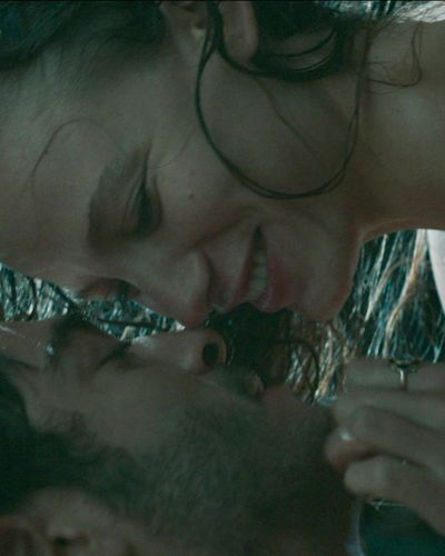 Serenay Sarıkaya seksi ifşa fotoğrafı 59 — Şahmaran (2023)