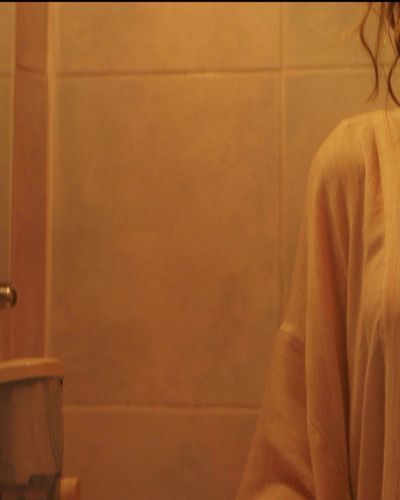 Serenay Sarıkaya seksi ifşa fotoğrafı 64 — Şahmaran (2023)