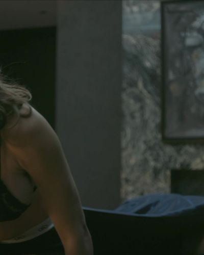 Serenay Sarıkaya seksi ifşa fotoğrafı 25 — Kimler Geldi Kimler Geçti (2024)
