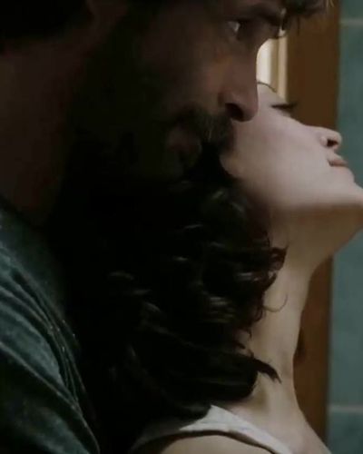 Sezin Akbaşoğulları seksi ifşa fotoğrafı 2 — Fakat Müzeyyen Bu Derin Bir Tutku (2014)