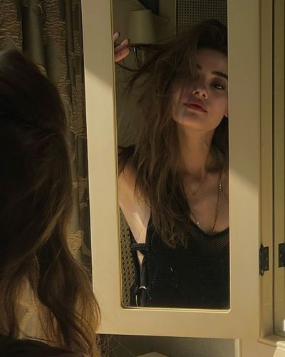 Simay Barlas seksi ifşa fotoğrafı 215