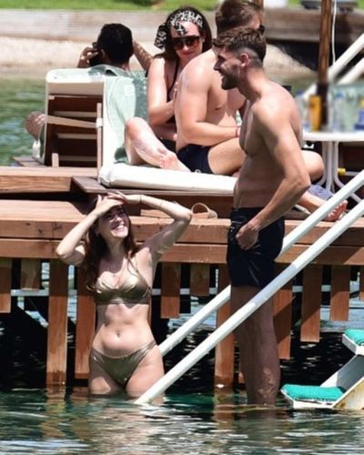 Simay Barlas seksi ifşa fotoğrafı 227
