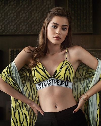 Simay Barlas seksi ifşa fotoğrafı 325