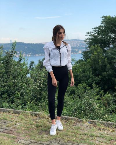 Simay Barlas seksi ifşa fotoğrafı 339