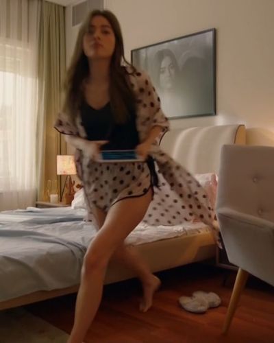 Simay Barlas seksi ifşa fotoğrafı 352