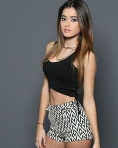 Simay Barlas seksi ifşa fotoğrafı 356