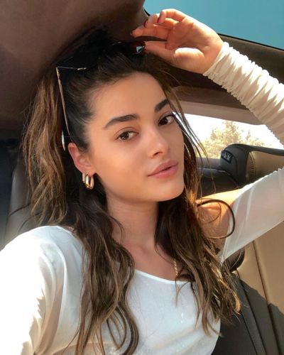 Simay Barlas seksi ifşa fotoğrafı 385