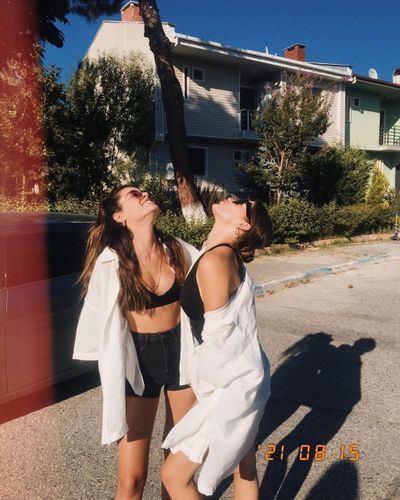 Simay Barlas seksi ifşa fotoğrafı 387