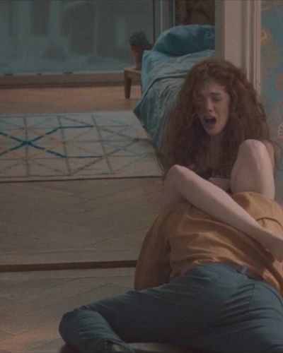 Su Kutlu seksi ifşa fotoğrafı 12 — Birlikte Öleceğiz (2021)