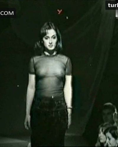 Tina Kandelaki seksi ifşa fotoğrafı 4 — Tina Kandelaki Sexy Showing Off Her Hot Tits During A Fashion Show (2022)