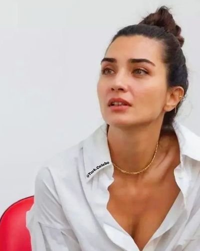 Tuba Büyüküstün seksi ifşa fotoğrafı 122