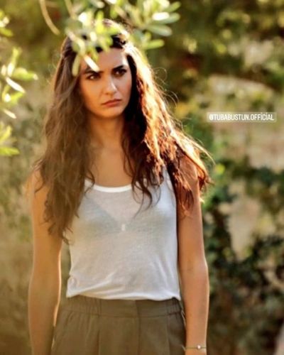 Tuba Büyüküstün seksi ifşa fotoğrafı 129